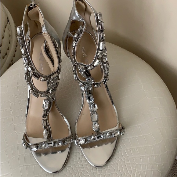 NINE WEST CRYSTAL SANDALS - Picture 5 of 5